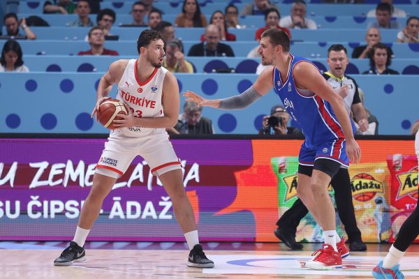 深富策略 申京: 对阵塞尔维亚那场是最难的 为他们遭遇伤病出局感到遗憾